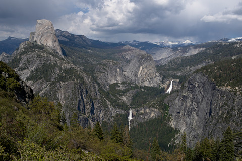 Yosemite - Glacier Point to Illilouette Falls - May 2016