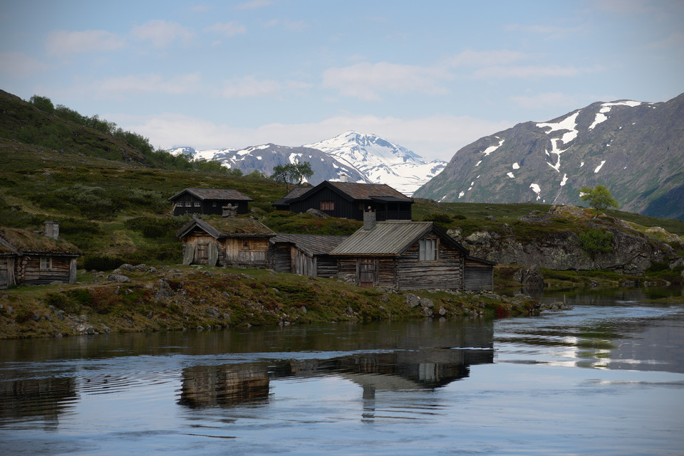Besseggen - Cabins by the Lake