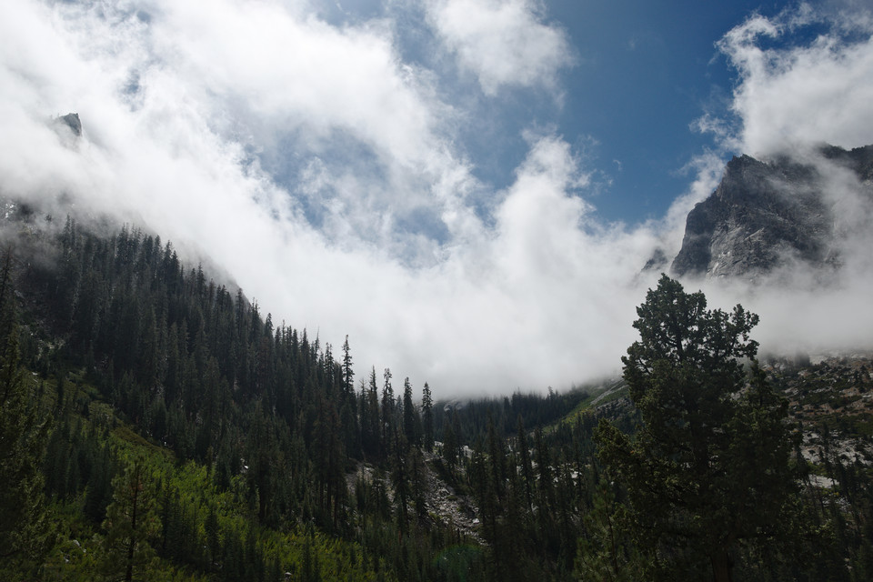 Bubbs Creek Trail - Cloudy Peaks