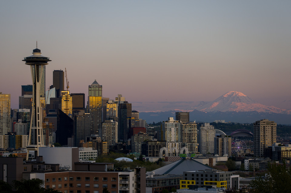 Kerry Park - Space Needle and Mount Rainier