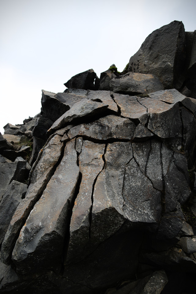 Emstrur - Cracked Rocks