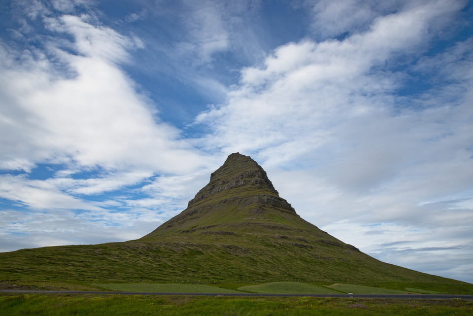 Grundarfjörður - Blue Skies Above Kirkjufell