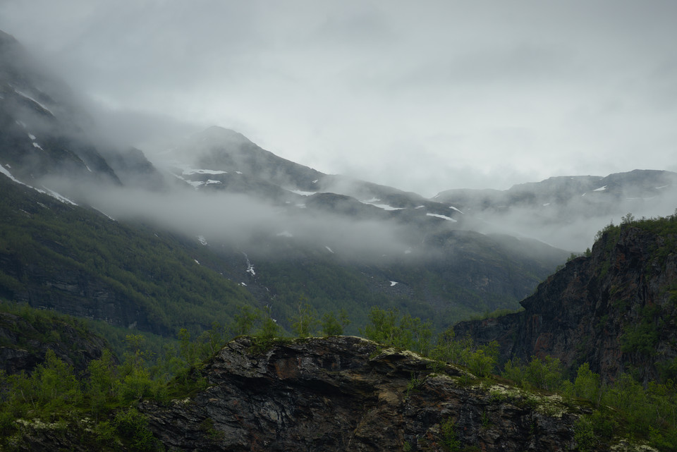 Aurlandsdalen - Misty Mountaintops