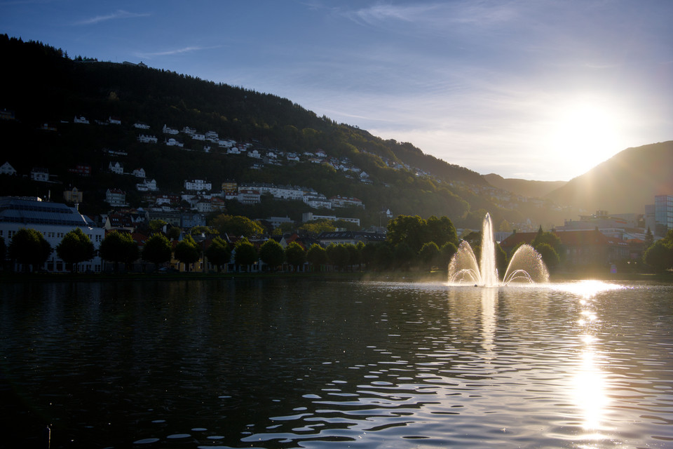 Bergen - Sunrise at the Fountain